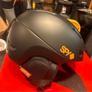 Ski or snowboarding helmet.  Only used a few times.  Great condition.